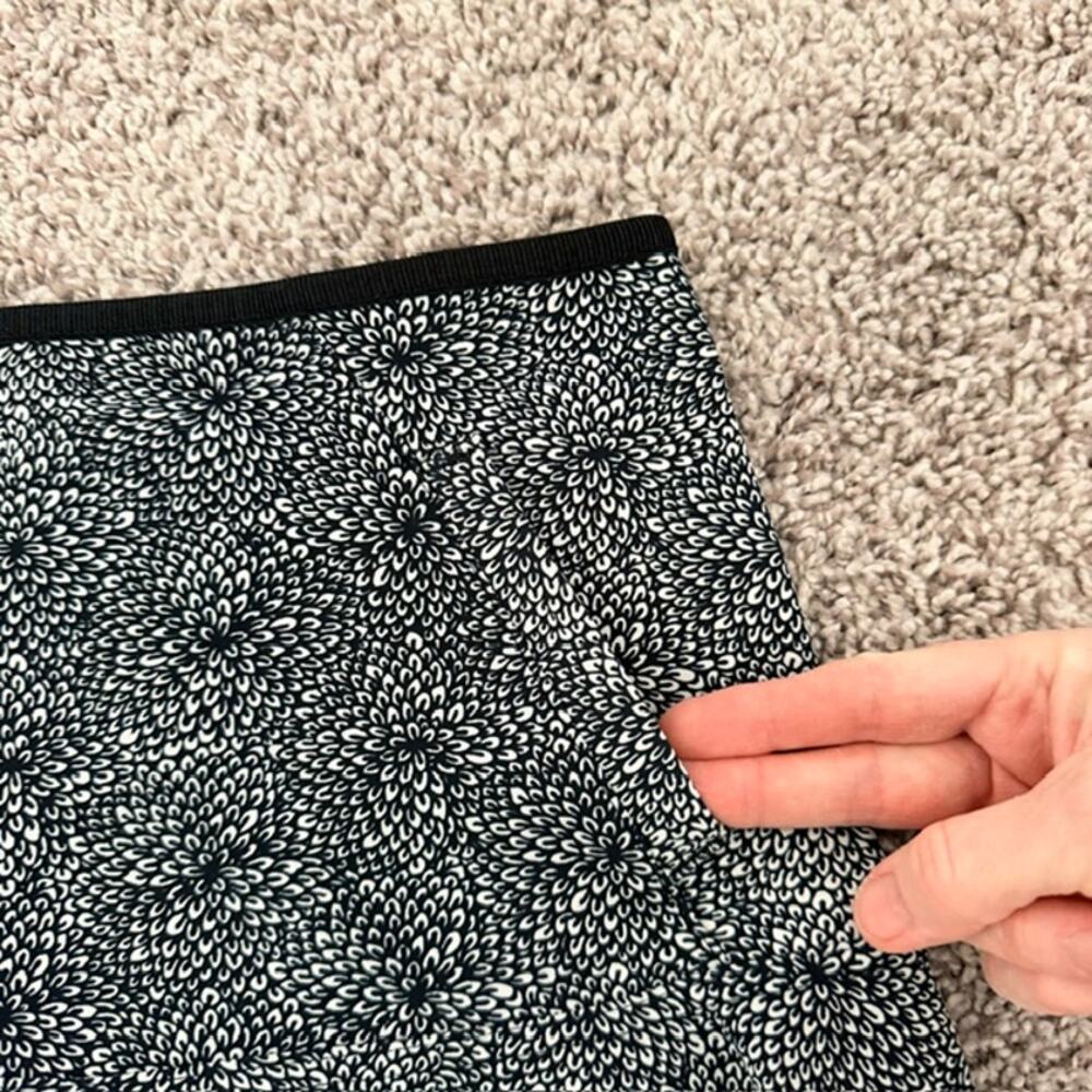 Lululemon Get It In Skirt Plush Petal Unlined Black White Floral Print Women 10 - Picture 6 of 9